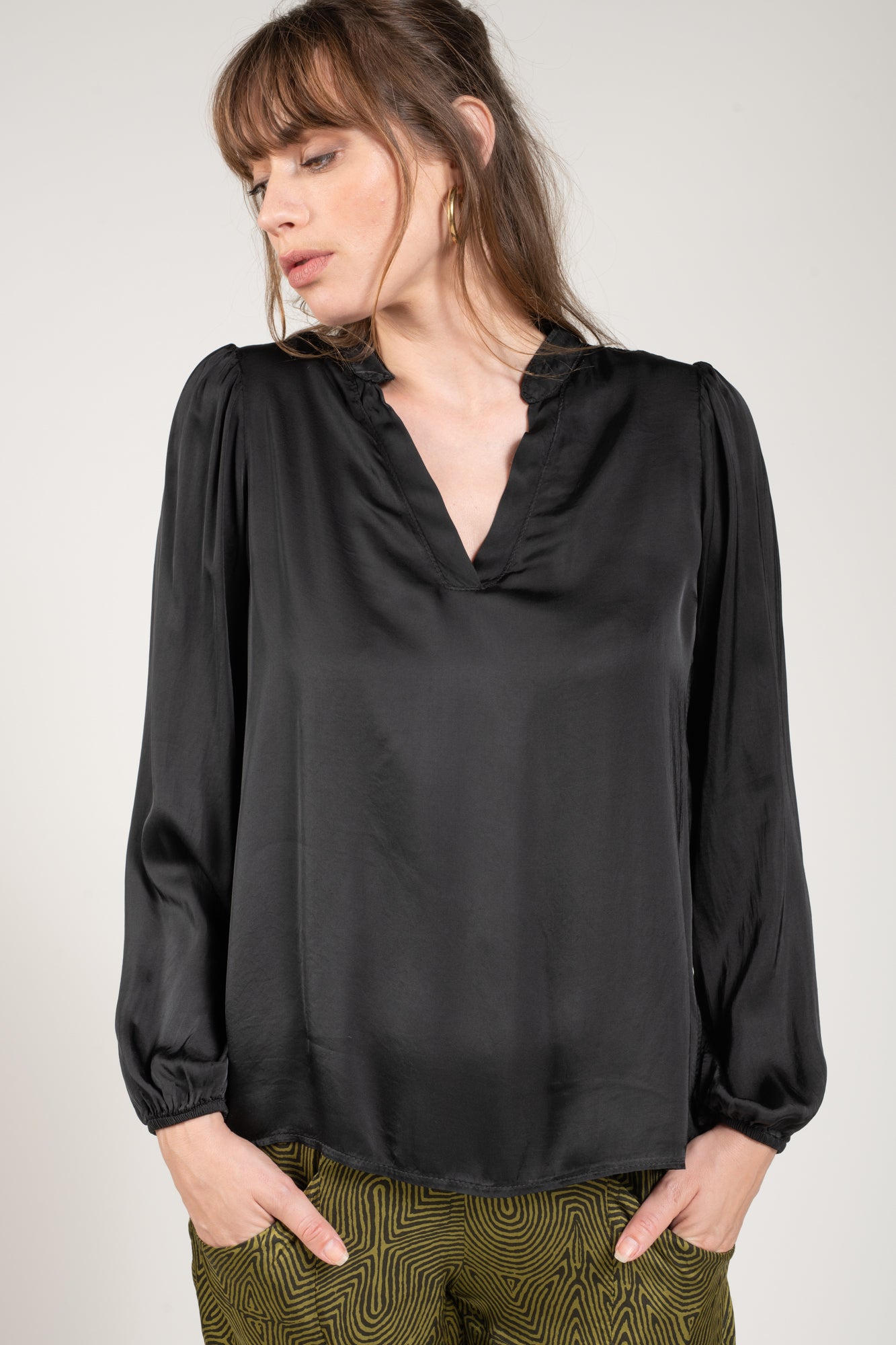 BLOUSE COL V GABRIELLE NOIR