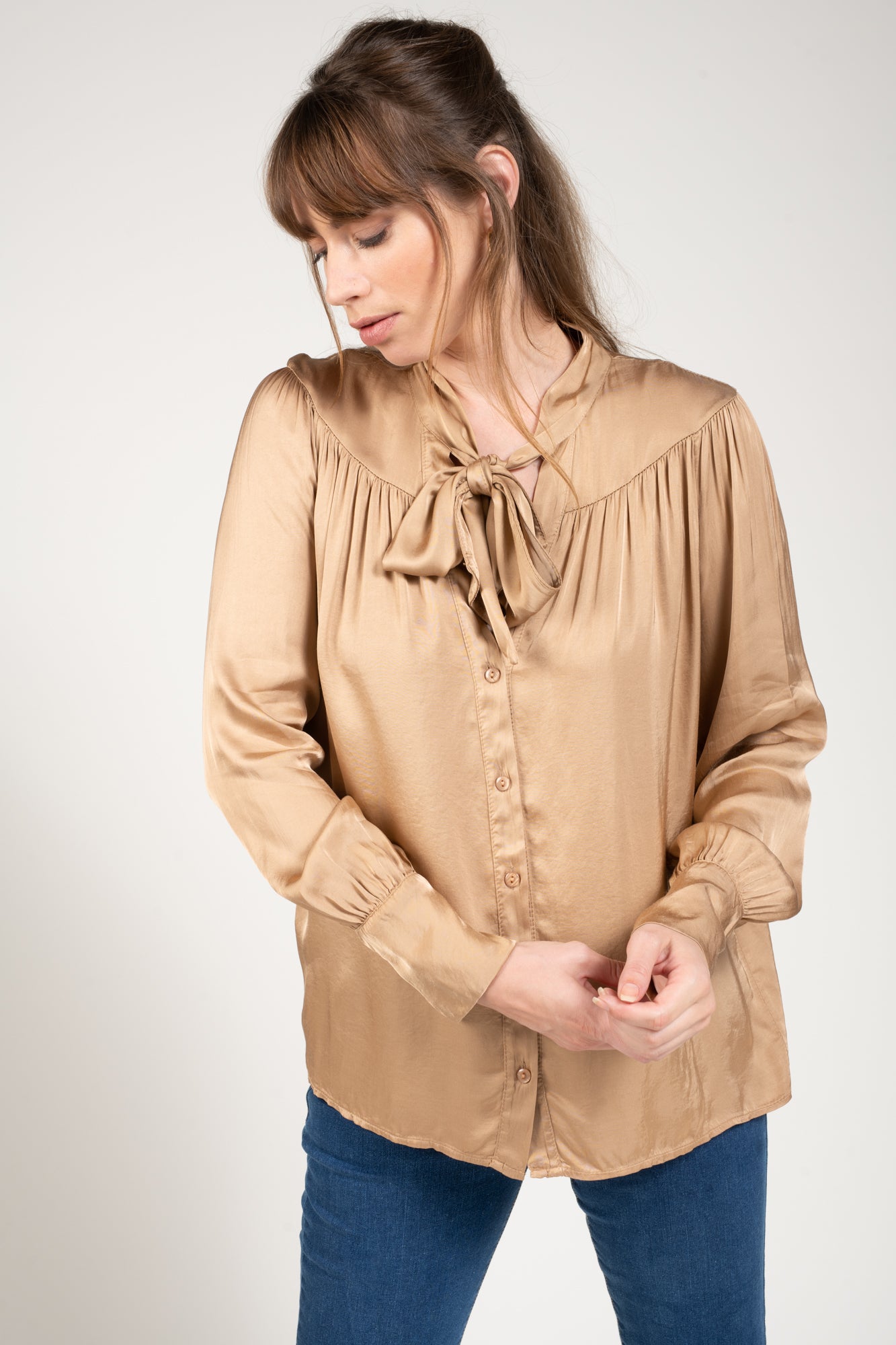 CHEMISE COL LAVALLIÈRE CLÉLIA CAMEL