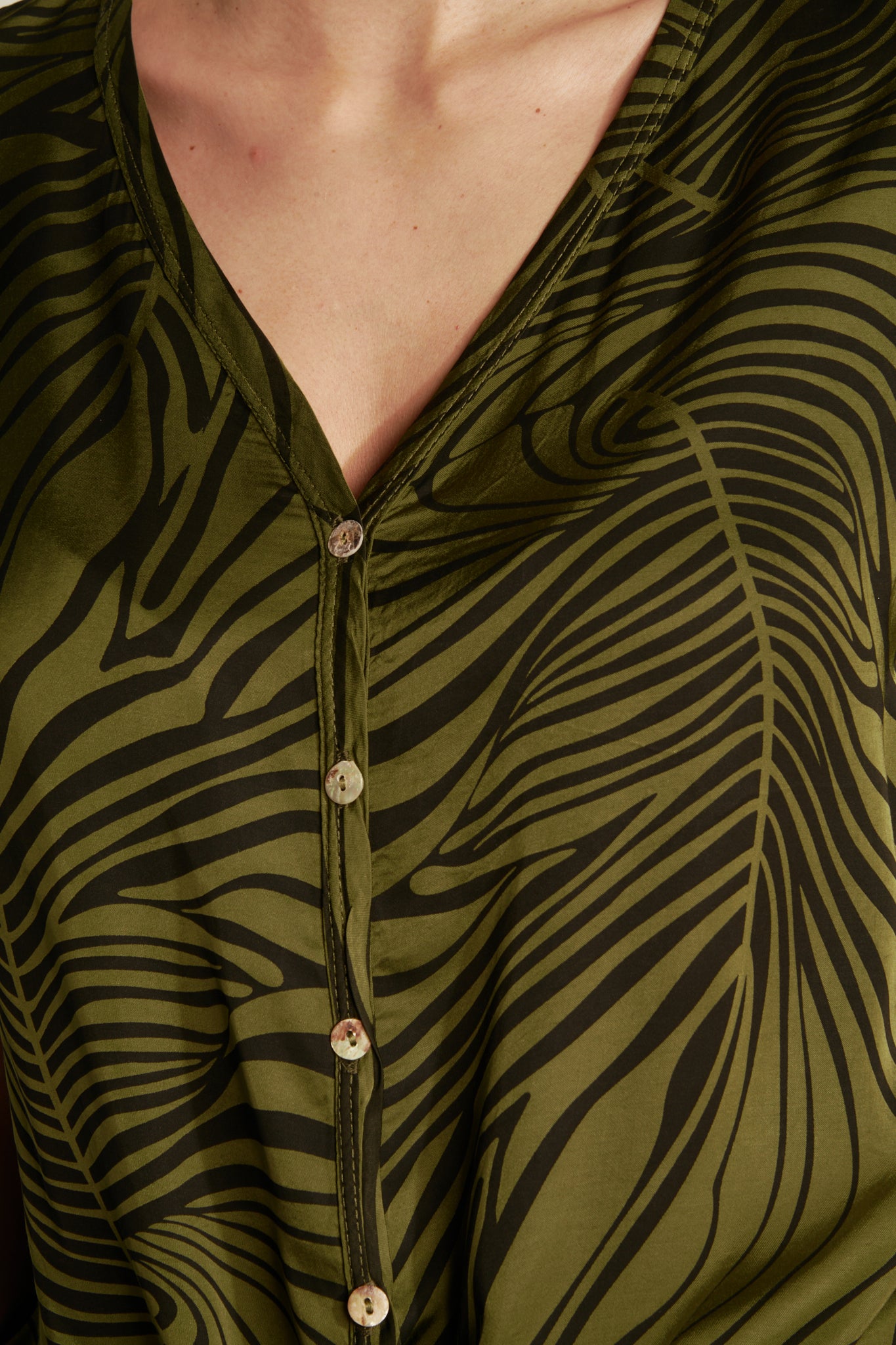 SILKY SAVANE Knotted SHIRT (FA240C05Q) - KHAKI 29V