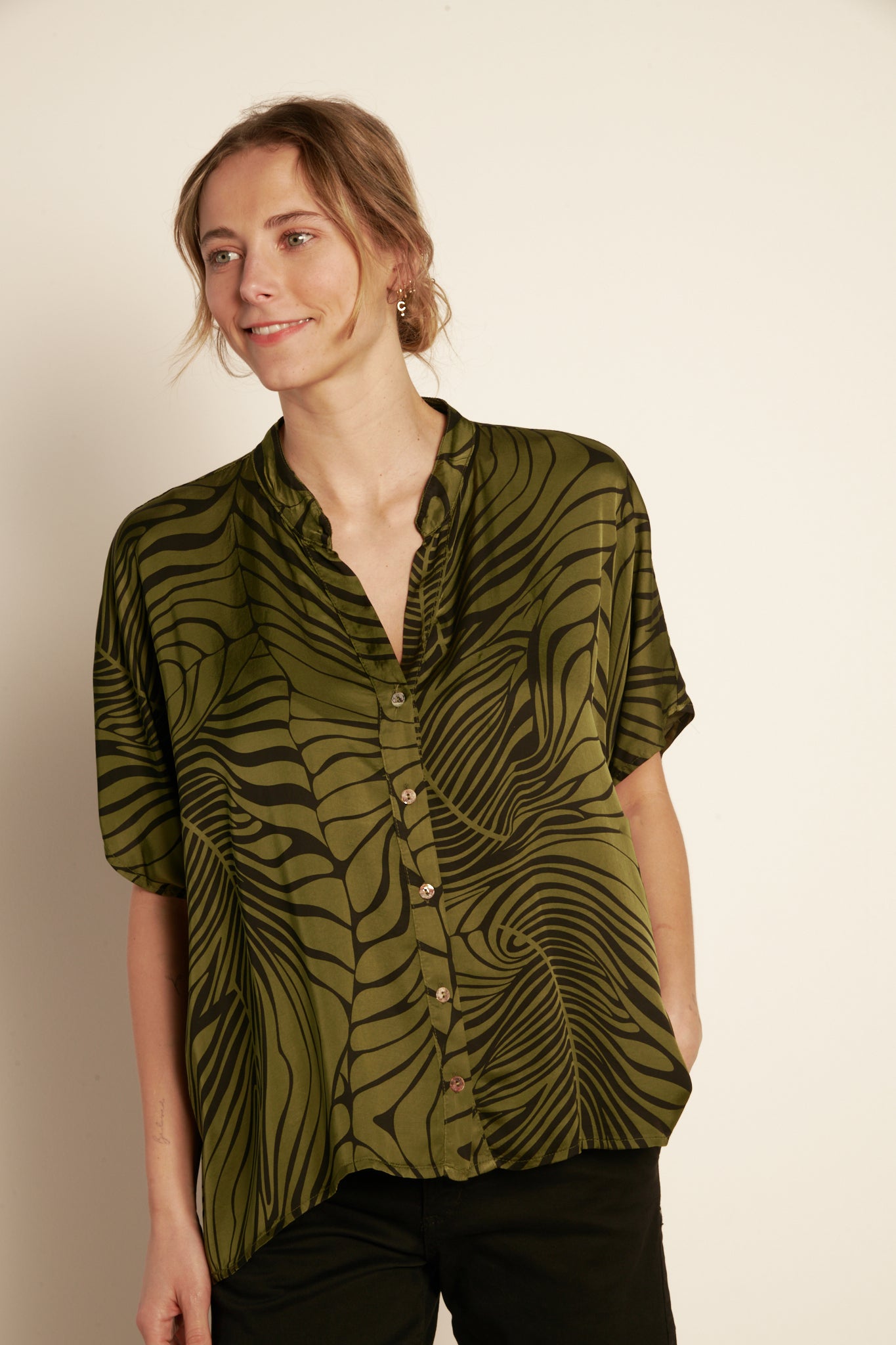 OVER SILKY SAVANA SHIRT (F503905Q) - KHAKI 29V