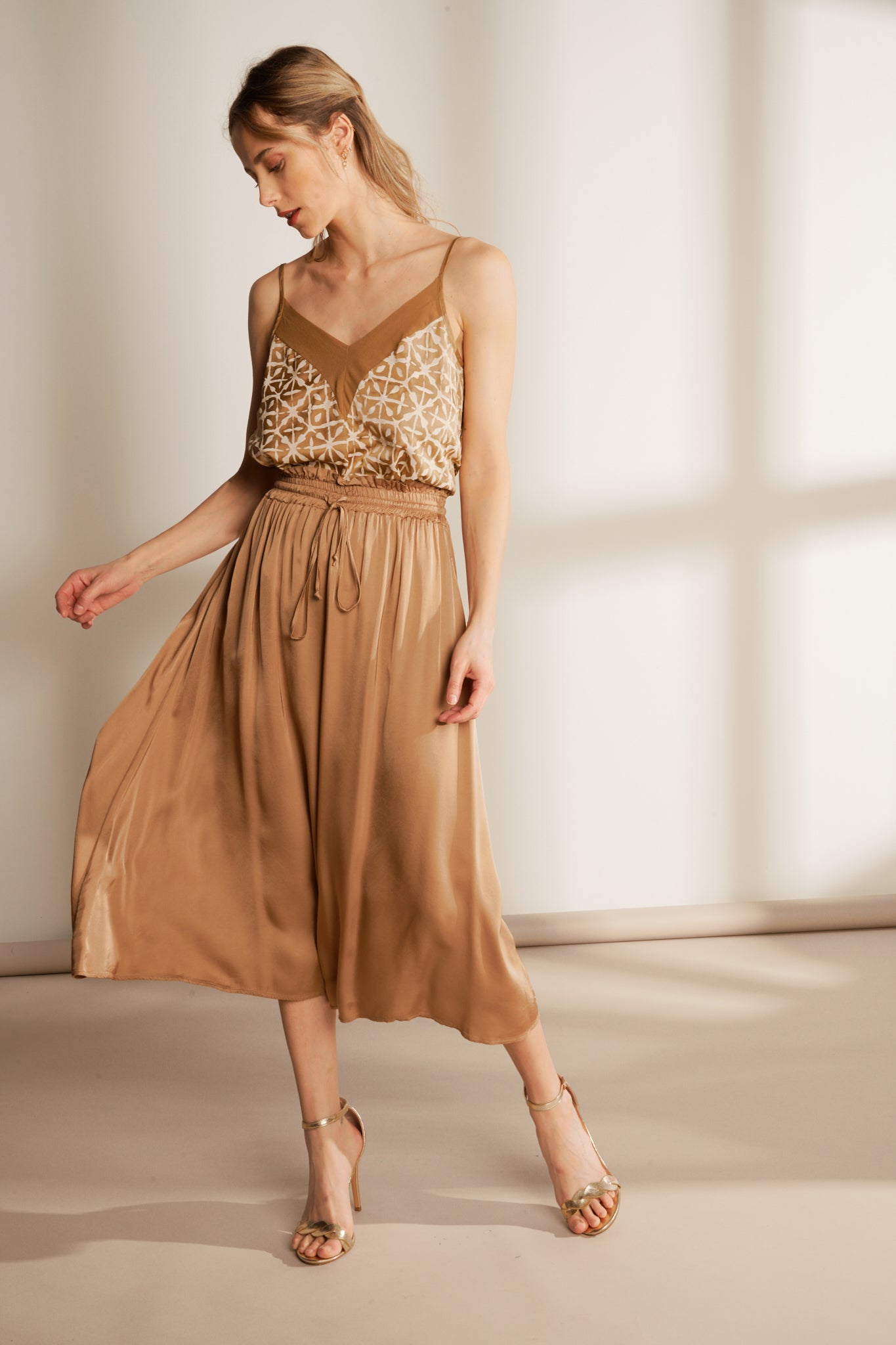 SILKY MIDI SKIRT ((F9522S05Q) - CAMEL