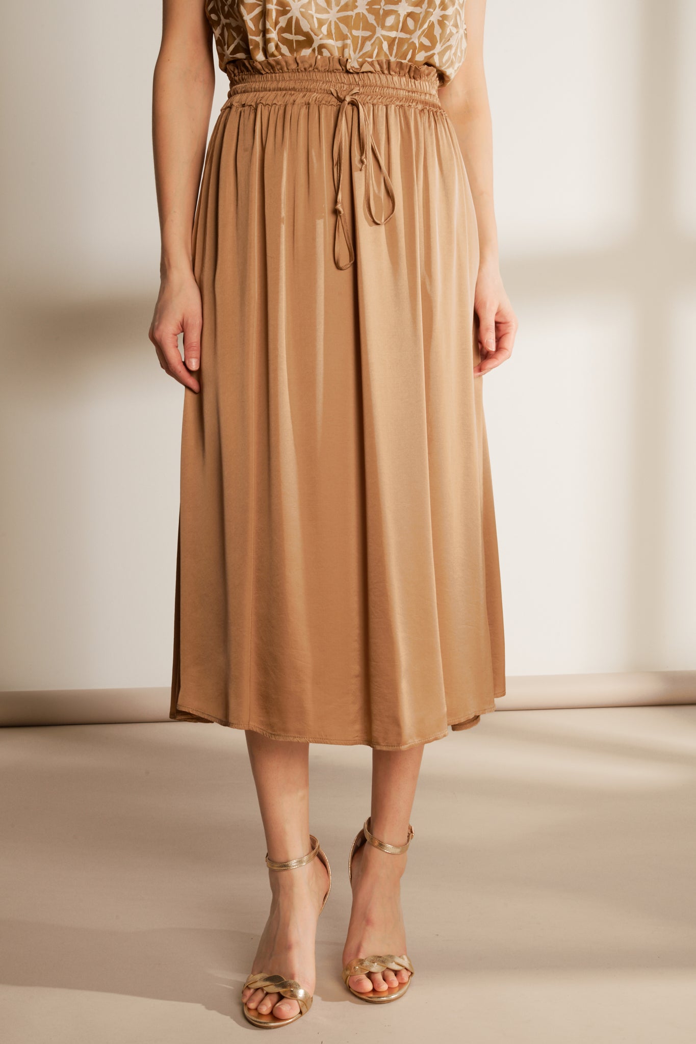 SILKY MIDI SKIRT ((F9522S05Q) - CAMEL