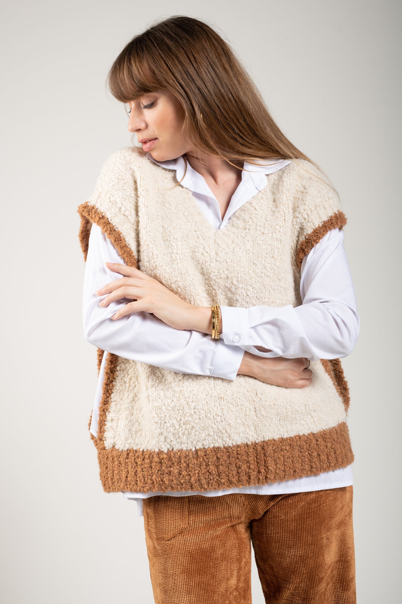 PULL SANS MANCHES BICOLORE EMILIO NATUREL CAMEL