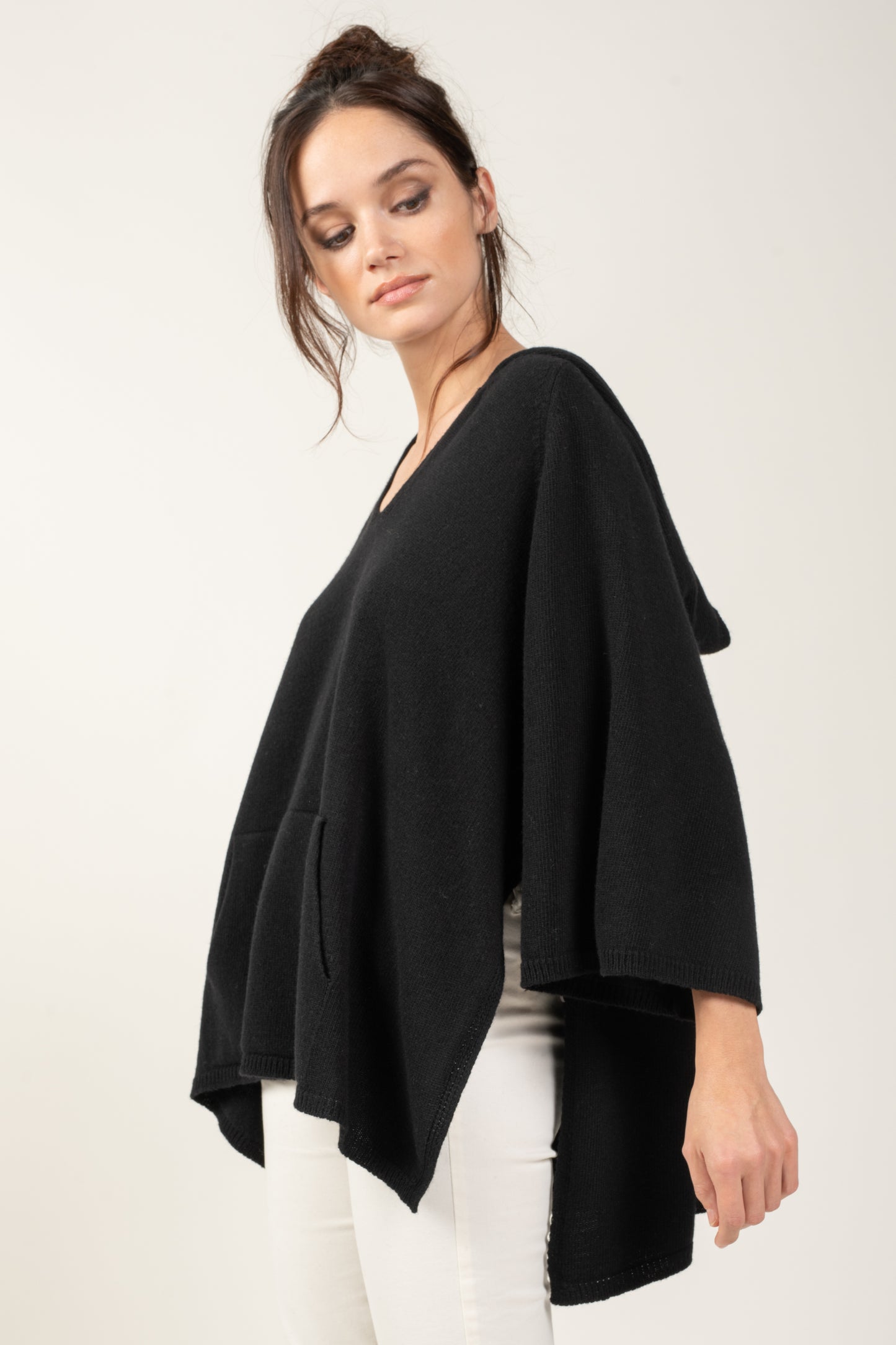 PULL PONCHO CAPUCHE SHARON NOIR