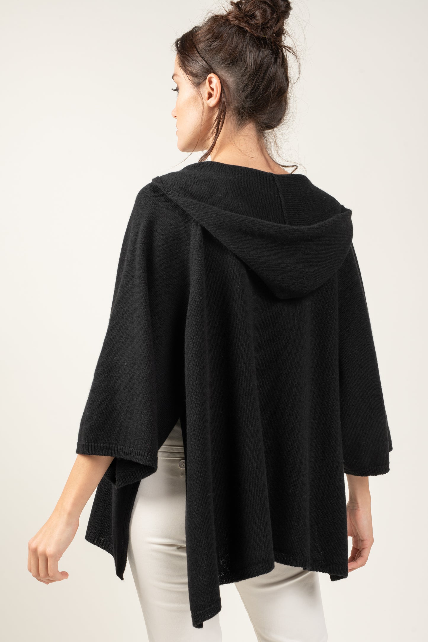 PULL PONCHO CAPUCHE SHARON NOIR