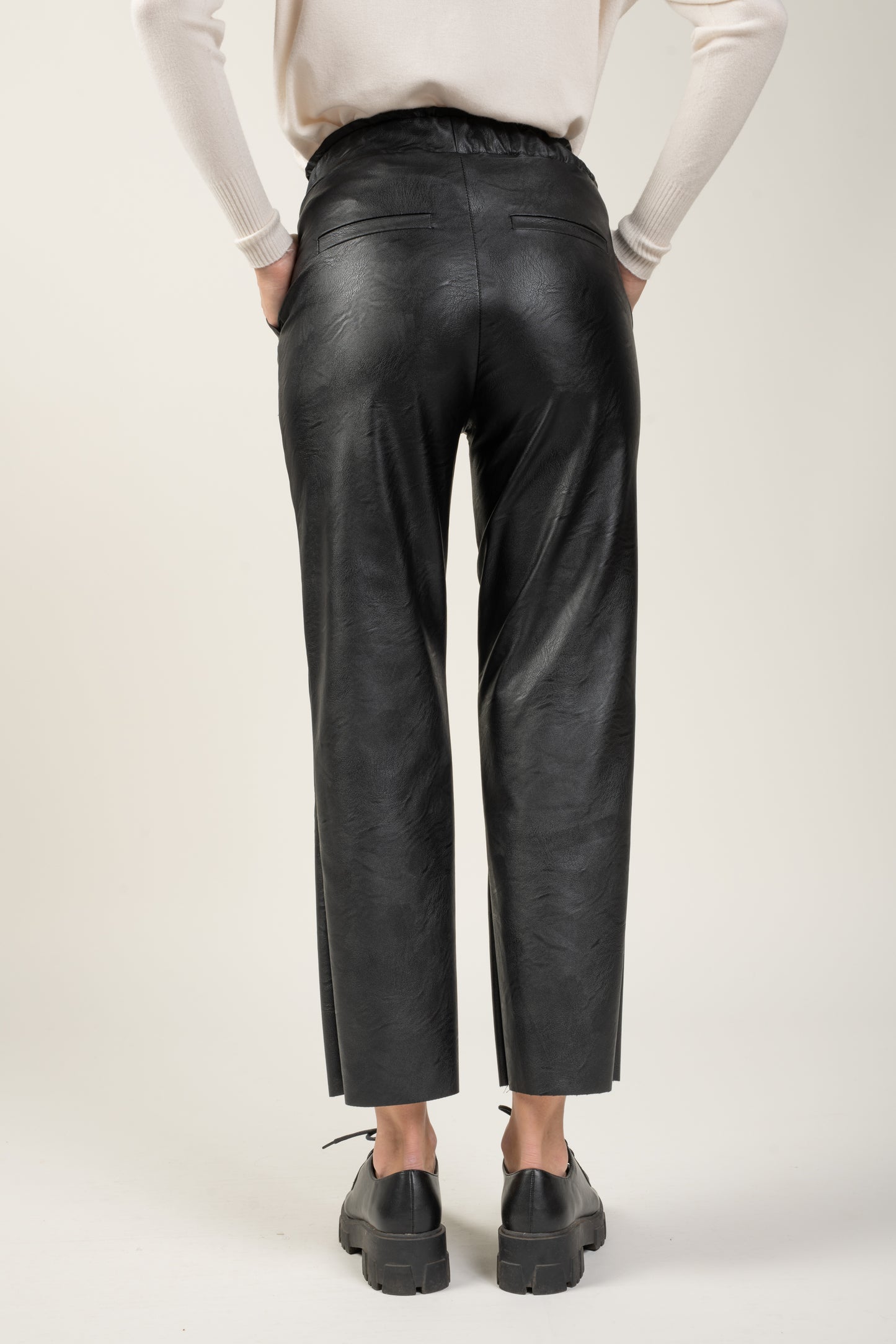 PANTALON 7/8ÈME SIMILI CUIR YVANA NOIR