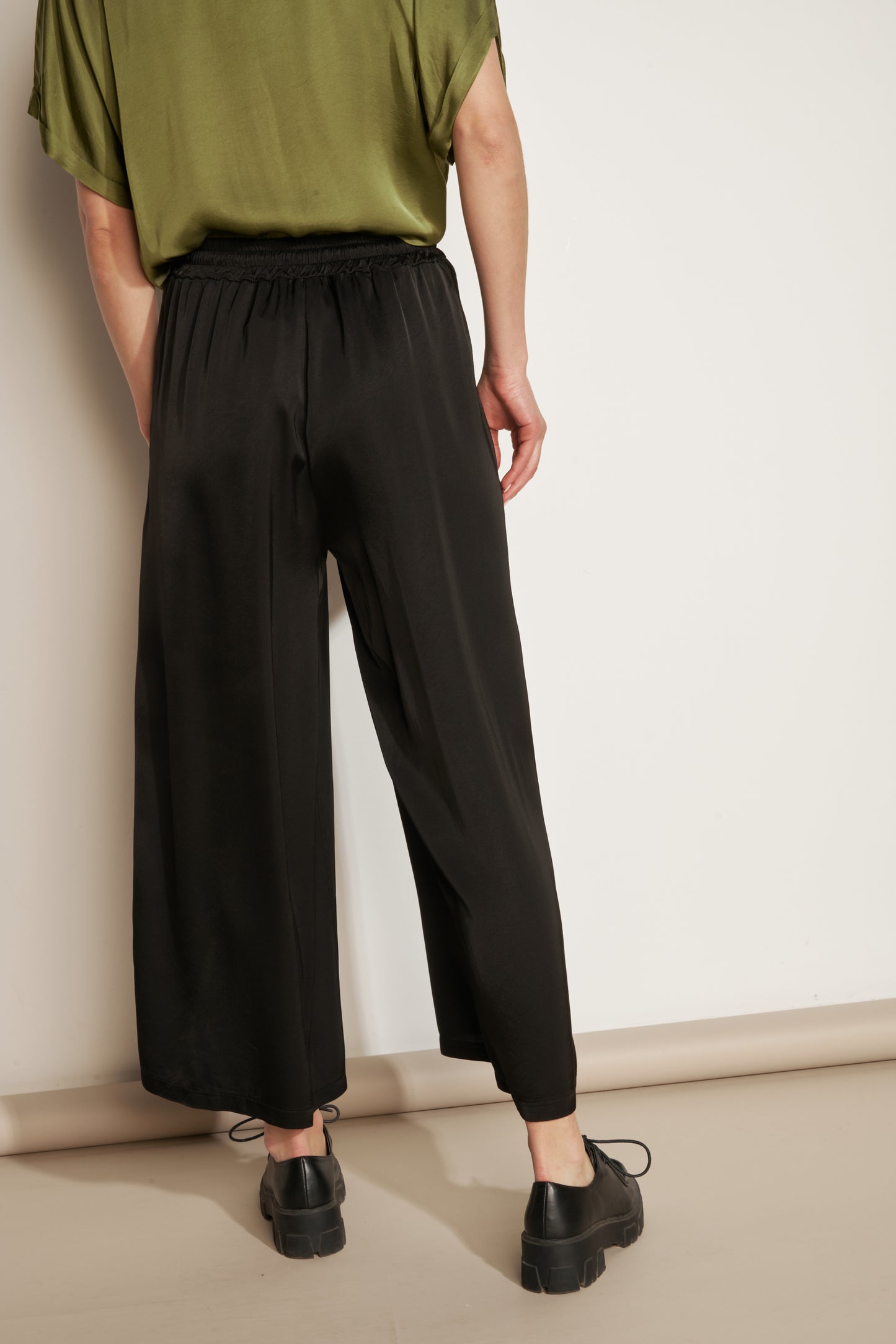 ALIOT BLACK LOOSE 7/8 TROUSERS