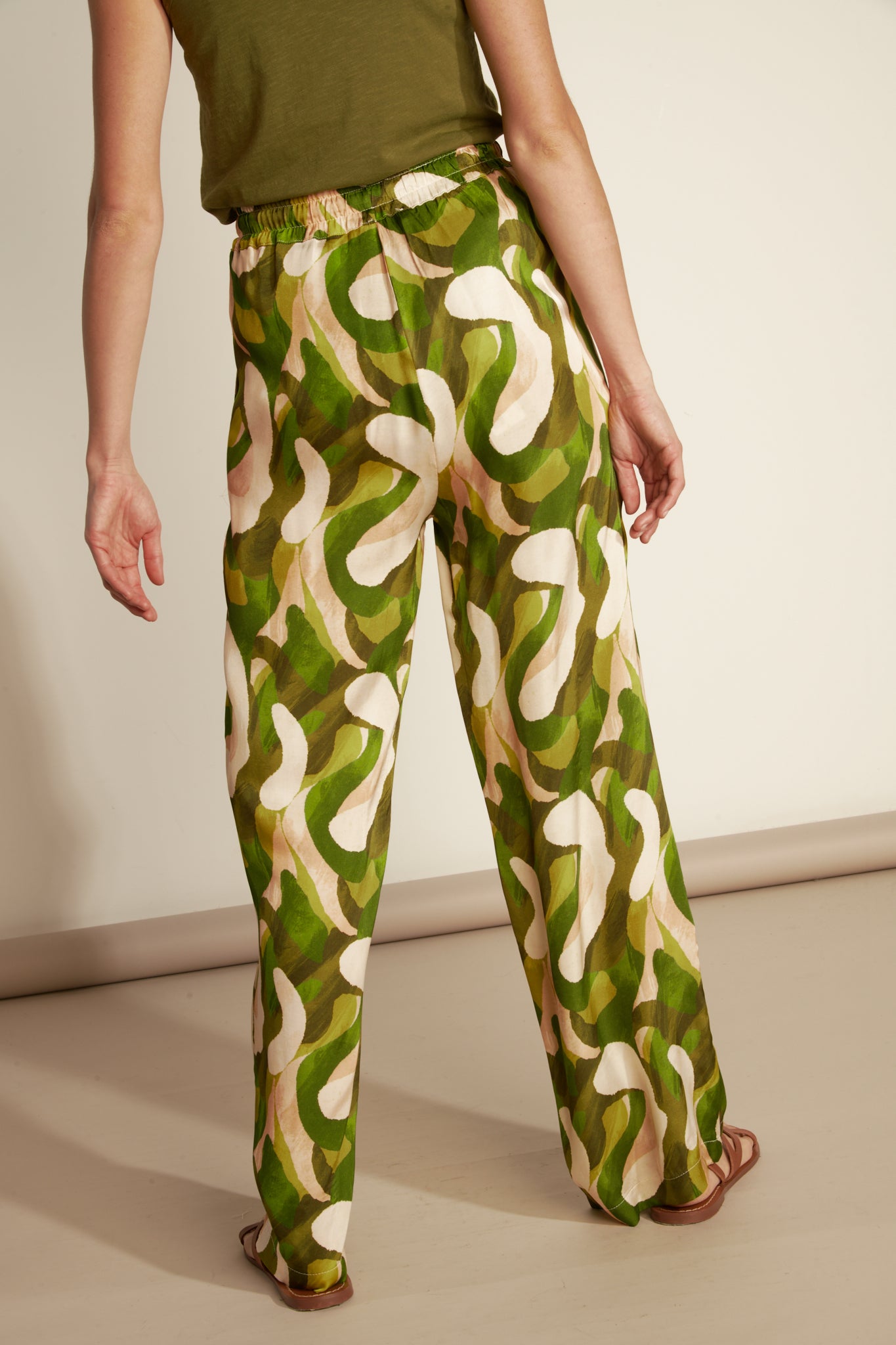 FLUID GLAM PRINT TROUSERS - JUNGLE LIME