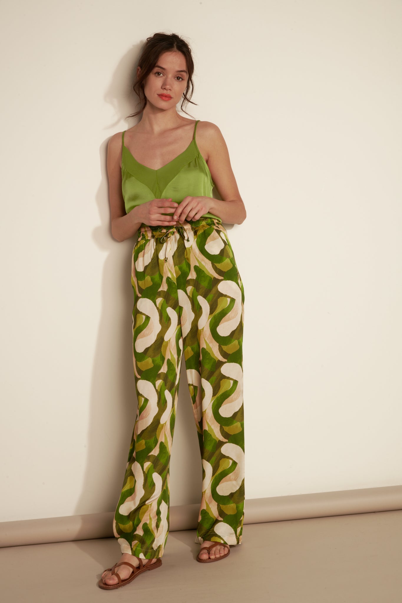 FLUID GLAM PRINT TROUSERS - JUNGLE LIME