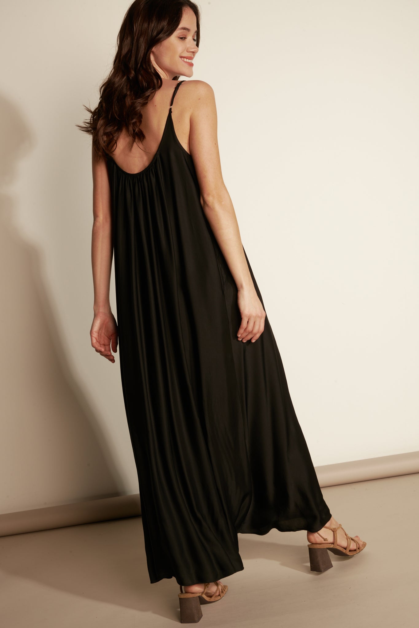 ROBE LONGUE À BRETELLES ANDRÉANE NOIR