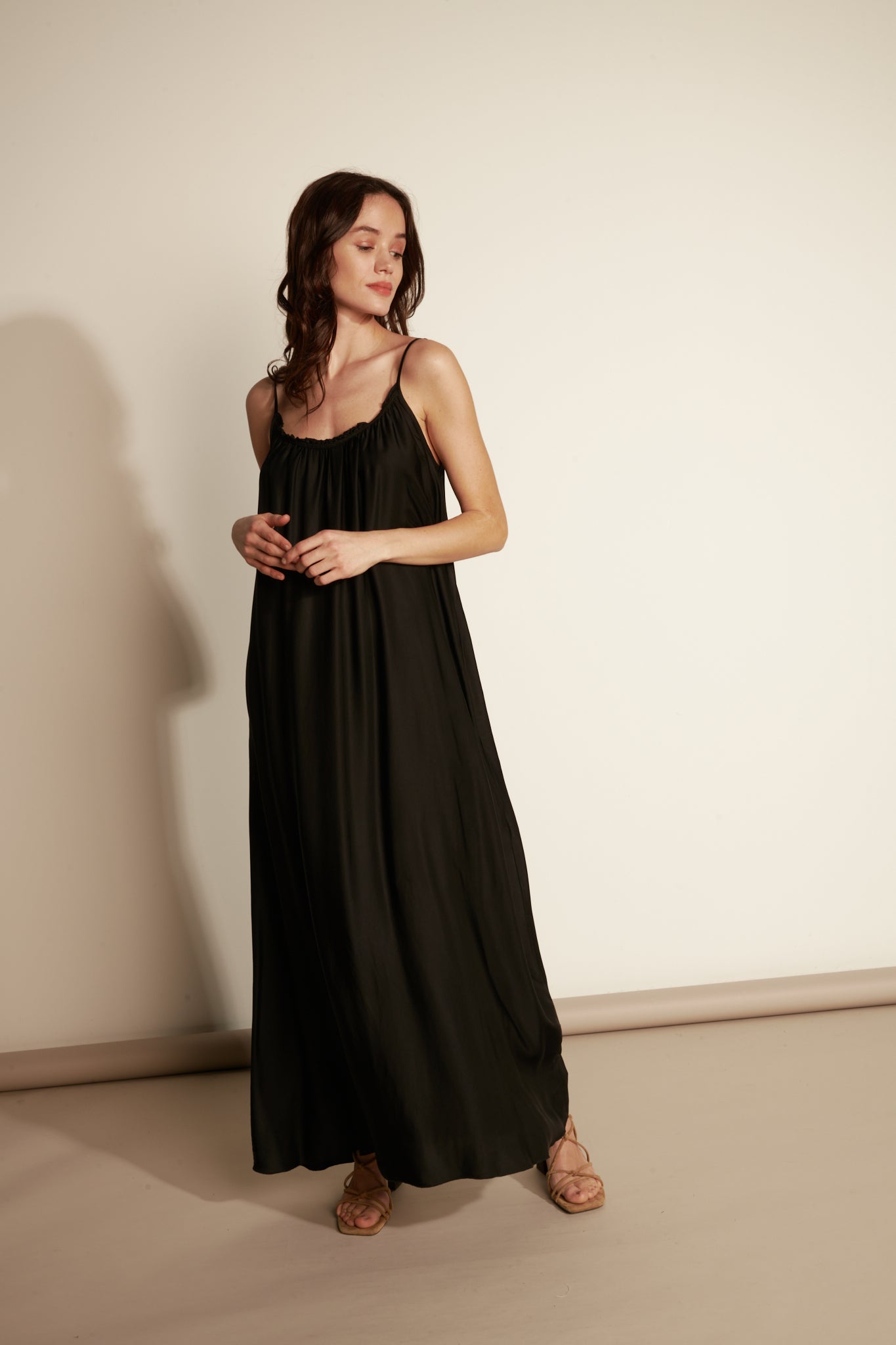 ROBE LONGUE À BRETELLES ANDRÉANE NOIR