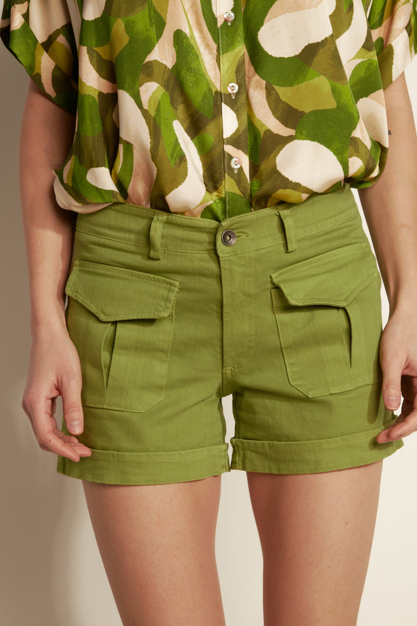 SAFARI STONE FLAME SHORTS - PISTACHIO