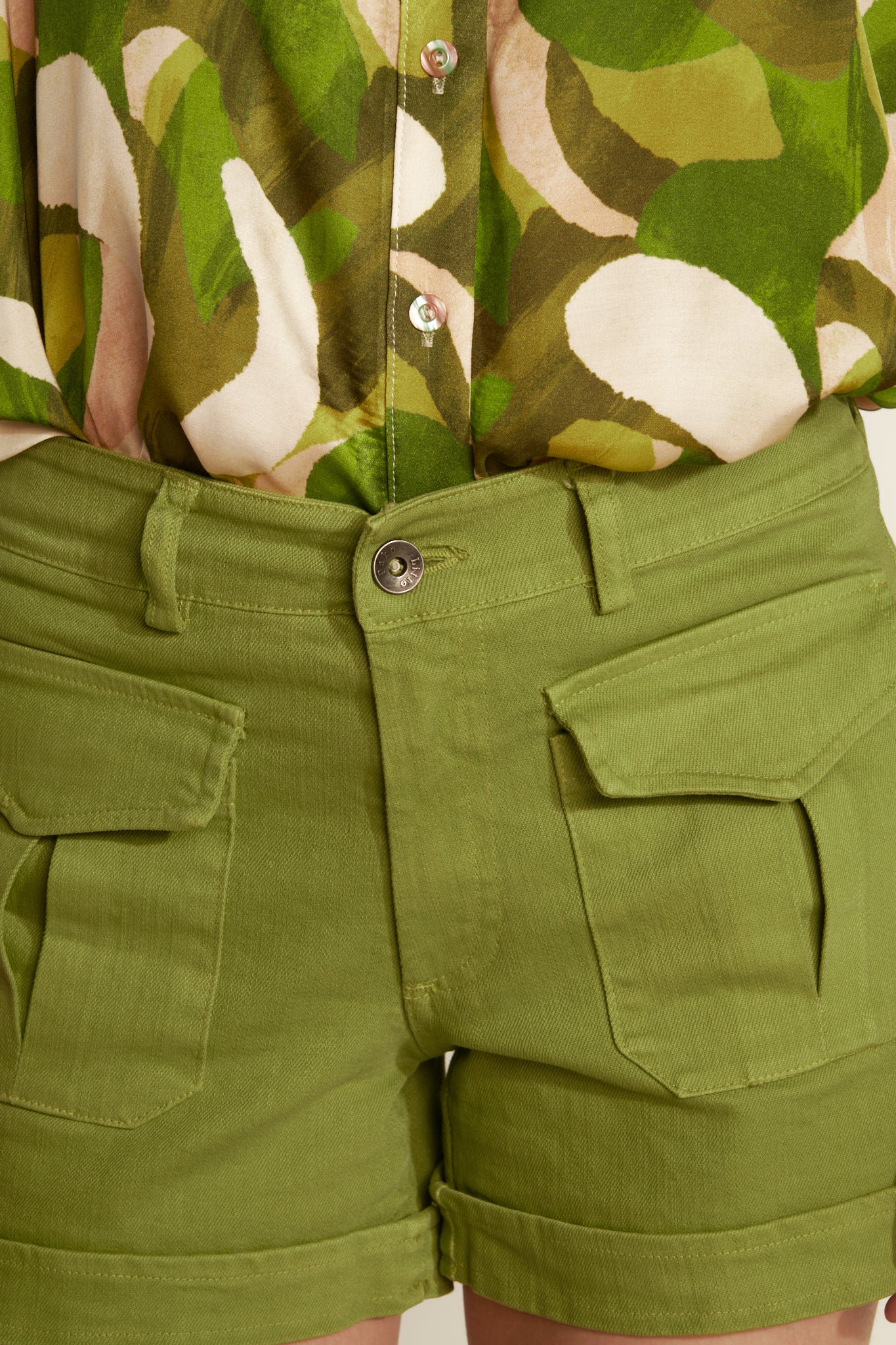 SAFARI STONE FLAME SHORTS - PISTACHIO