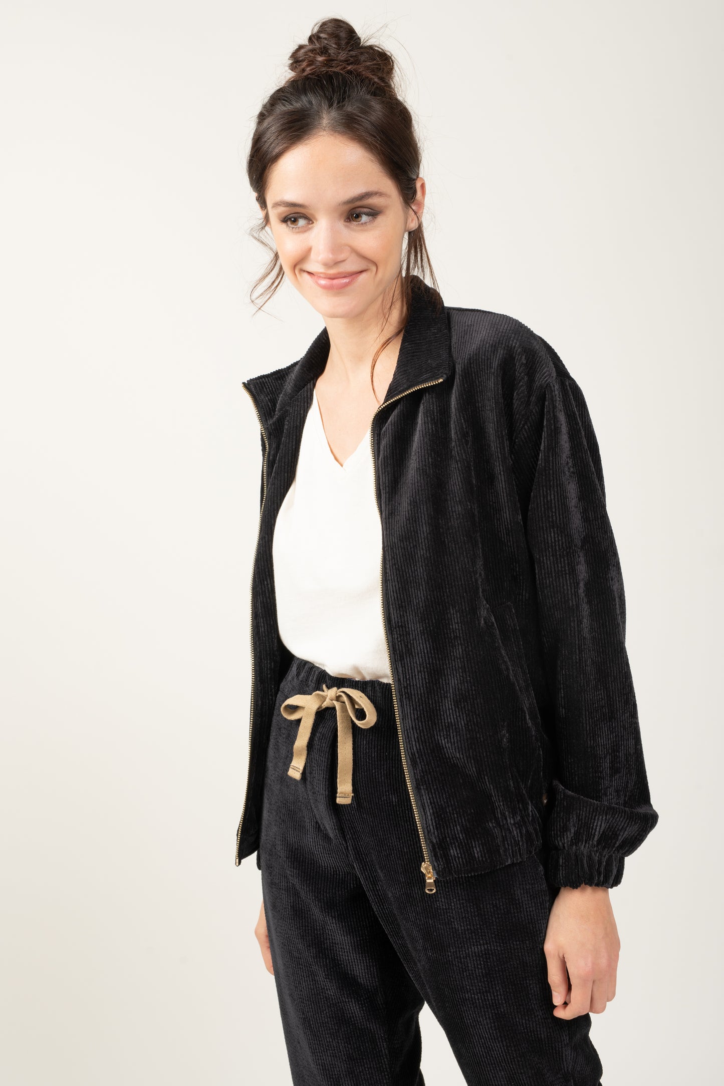 MONICA BLACK VELVET ZIPPER JACKET