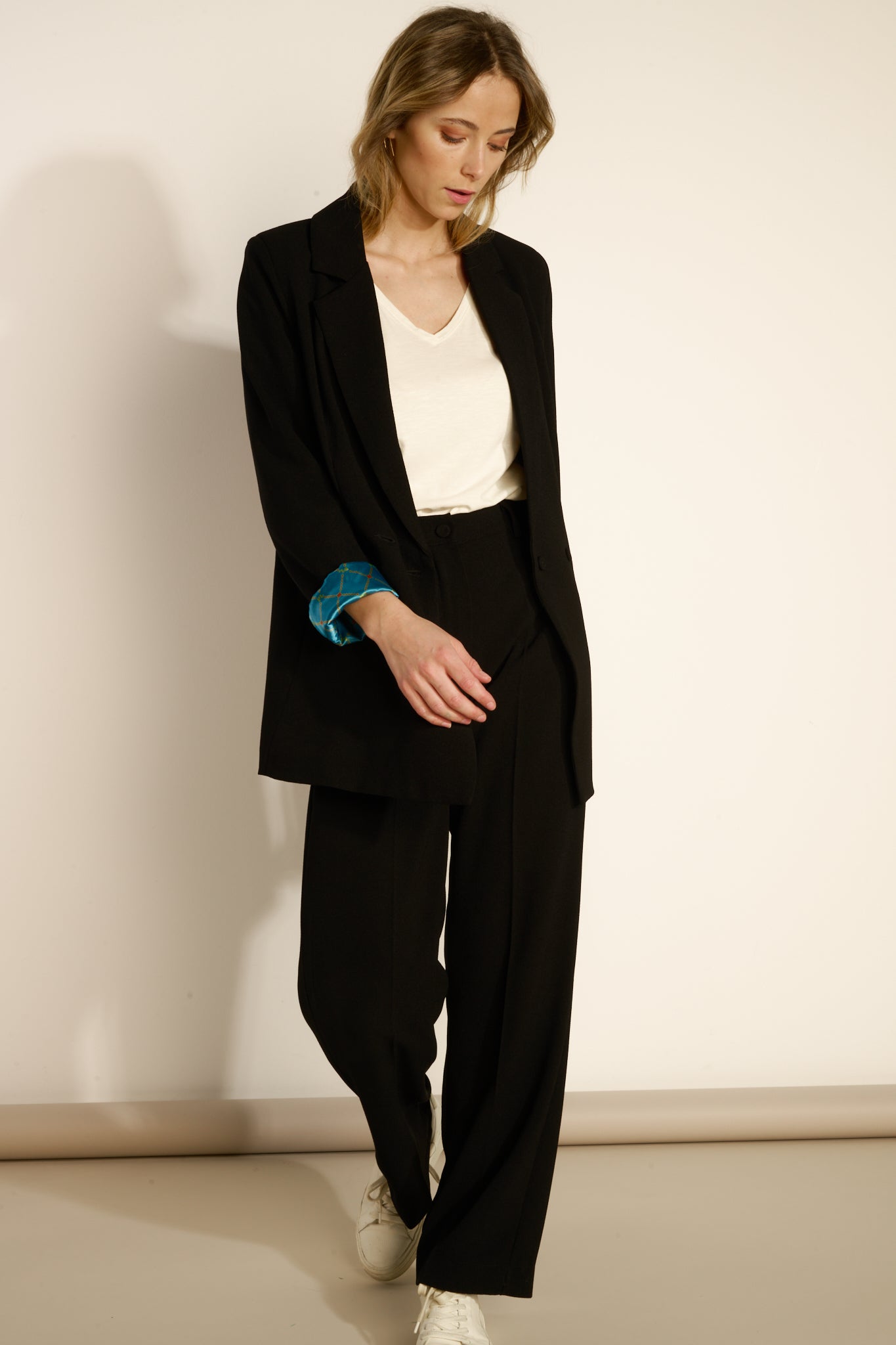 ANGELINA BLACK OVERSIZED BLAZER