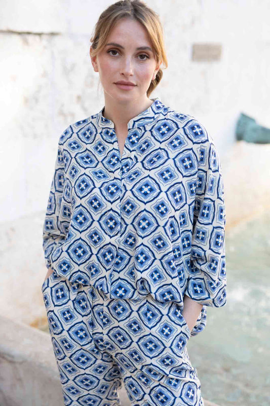 BEATRIZ BLUE AZULEJOS PRINT SHIRT