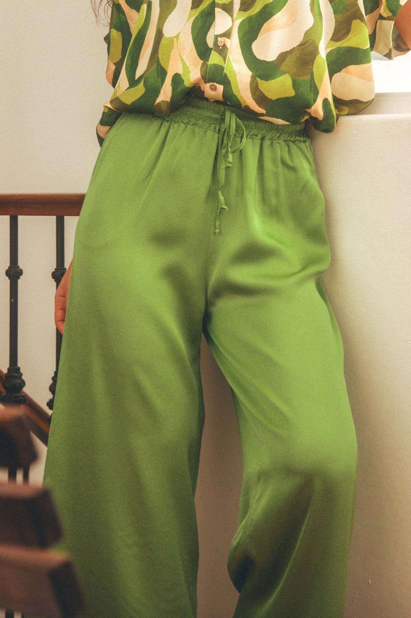 LOOSE 7/8 SILKY TROUSERS (FA740P22R) - PISTACHIO