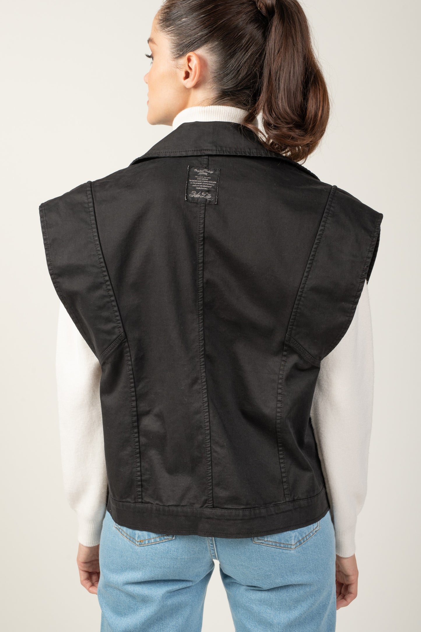 ALISON BLACK SLEEVELESS JACKET